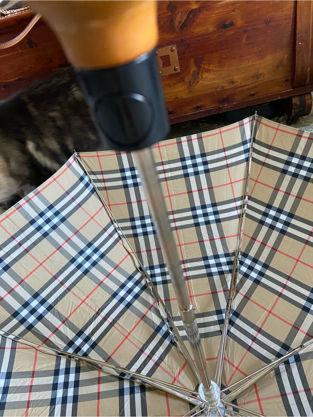 Burberrys Vintage Check Compact Umbrella in Beige, Black & Red (Sold As Is) - Picture 10 of 13